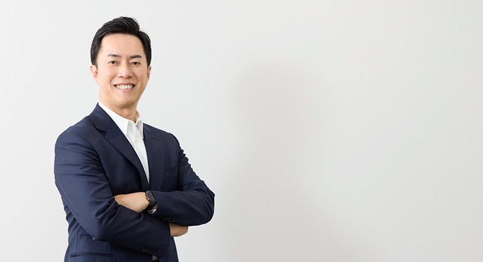 代表取締役社長 野坂英吾